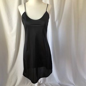 Vassarette Black Nylon Slip 20” 34/40